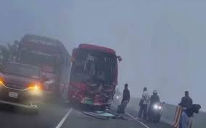 Multiple-vehicle collisions on Dhaka-Mawa expressway, 1 dead, 11 injured Multiple-vehicle collisions on Dhaka-Mawa expressway, 1 dead, 11 injured
