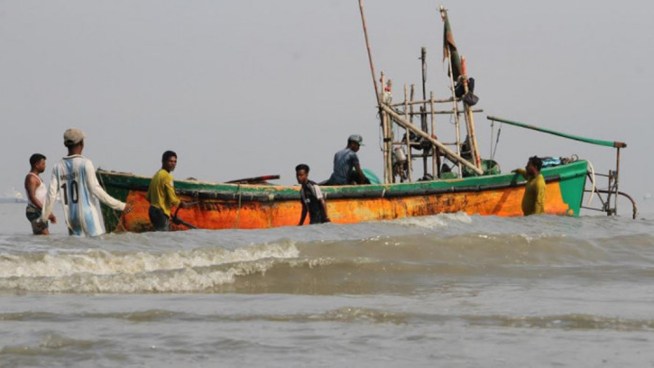 All fishing boats, trawlers asked to approach coast as Cyclone Remal brews in Bay All fishing boats, trawlers asked to approach coast as Cyclone Remal brews in Bay