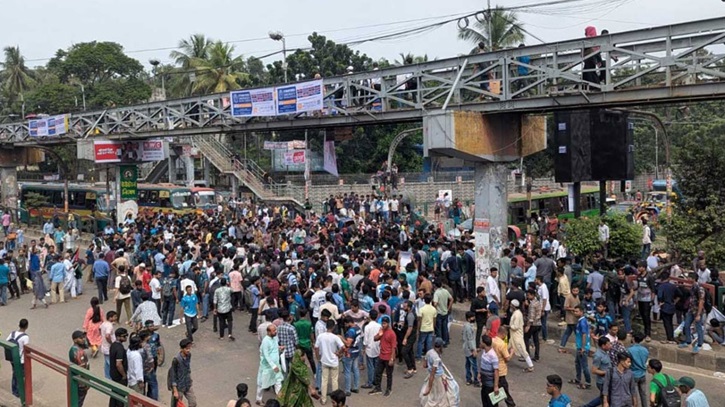 Students block Science Lab intersection disrupting traffic Students block Science Lab intersection disrupting traffic