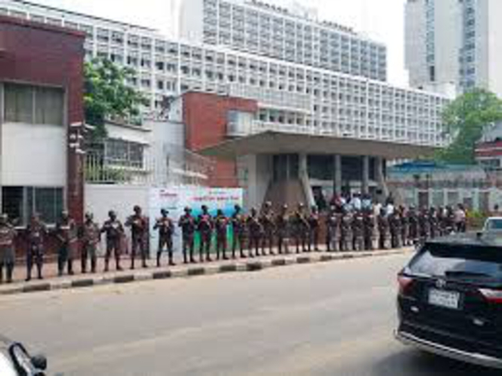 Strict security around Secretariat, SWAT and BGB deployed Strict security around Secretariat, SWAT and BGB deployed