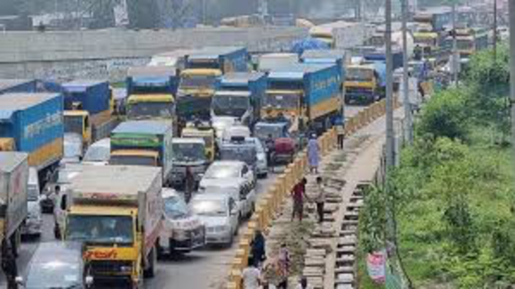 Eid Journey: Passengers see no traffic jam on Dhaka-Chattogram Highway